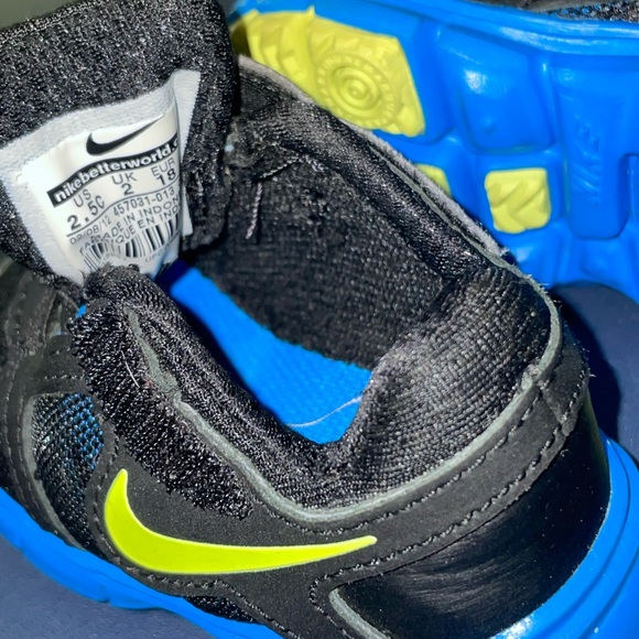 2.5c Nike shoes - Picture 3 of 4